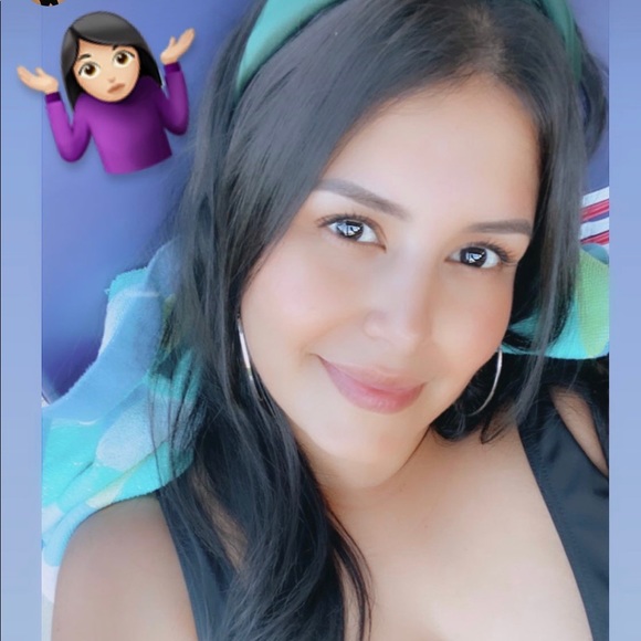 Meet your Posher, Stephanie - Picture 5 of 5